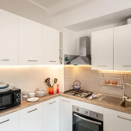 Beautiful Valley Views, Walk To Historic Apartment *