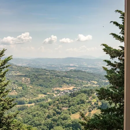 Beautiful Valley Views, Walk To Historic Apartment