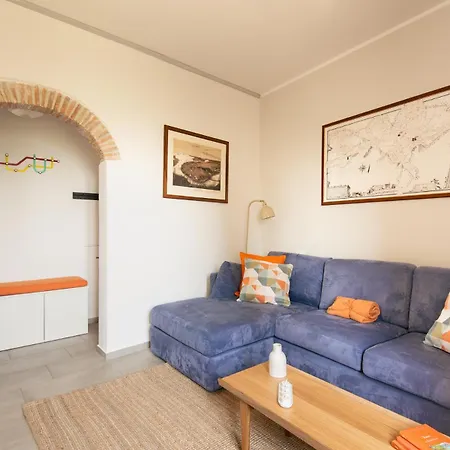 Beautiful Valley Views, Walk To Historic Apartment *